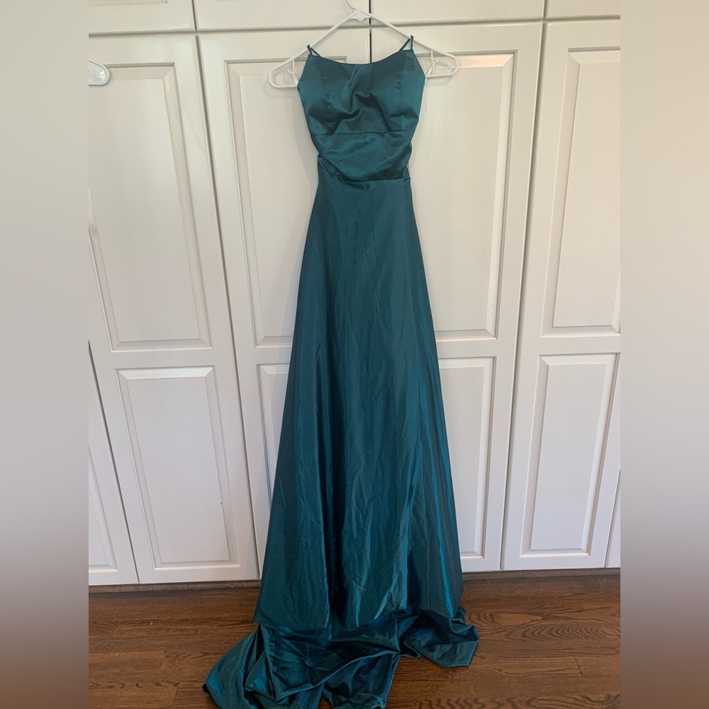 breathtaking emerald green ballgown